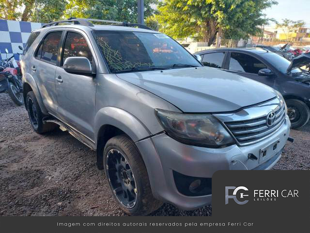 TOYOTA HILUX SW4 SR 2.7 16V VVT-I 14/14